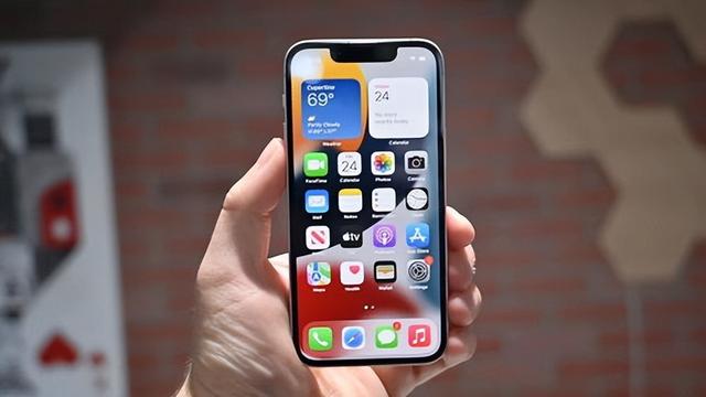 iPhone13 mini成绝唱？苹果13系列成最畅销手机，mini版无人买单