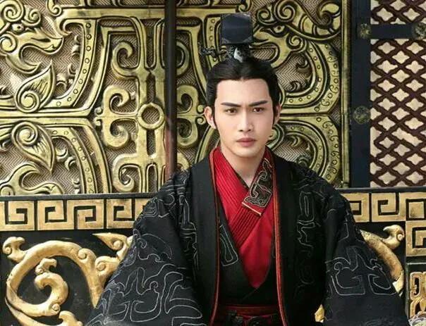 秦国统一六国，秦始皇只是收尾的，那么6代君王中谁的贡献最大