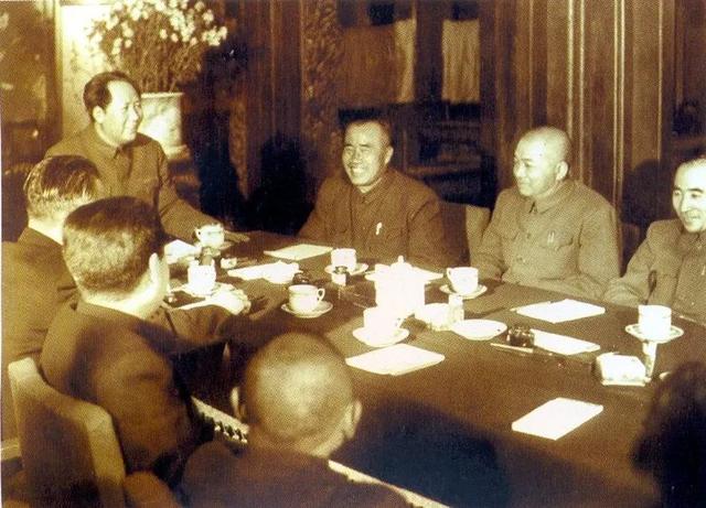 毛主席坚持出兵援朝，林彪列出3点原因反对，受到周总理严肃批评