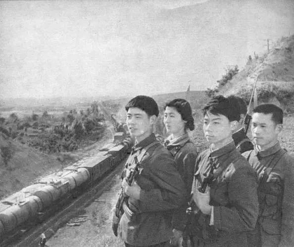 1951年，一个盗墓贼，无意中牵出炸毁志愿军军列的大阴谋