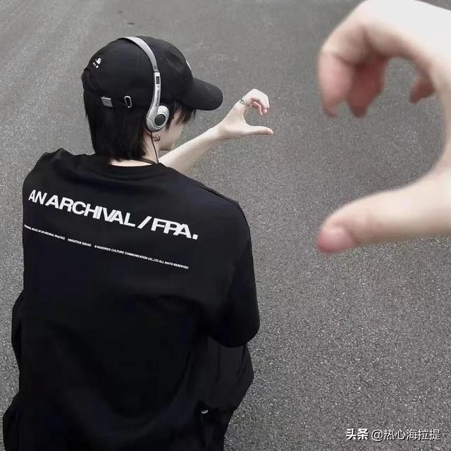 人的一生就像一篇文章，只有经过多次精心修改，才能不断完善