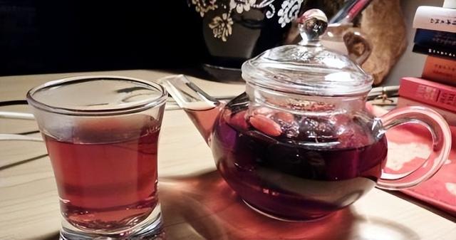 桑葚干泡水，应该用开水还是温水？适量饮用，有哪些好处？