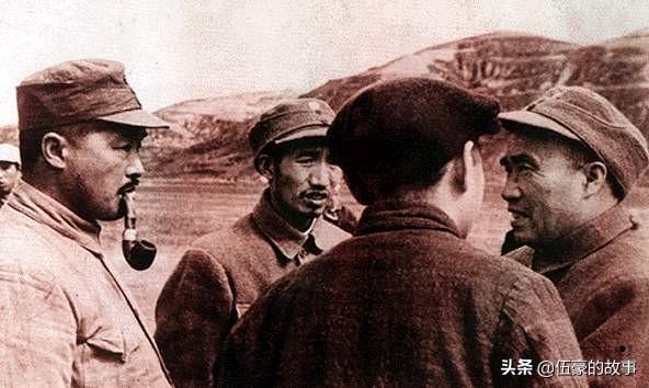 「罕见」周恩来和十大元帅的同框照，张张珍贵，尽显功勋风采