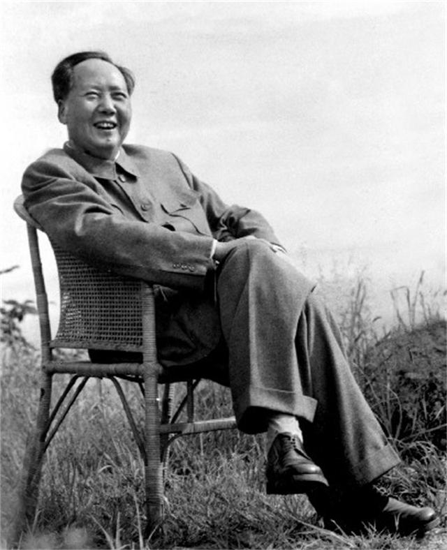 1949年毛泽东出访苏联，苏联人给厨师送来一死鱼，毛泽东：扔出去