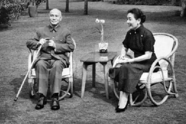 1996年，李登辉撤掉两蒋陵墓守卫，宋美龄：应该考虑移灵的事情了
