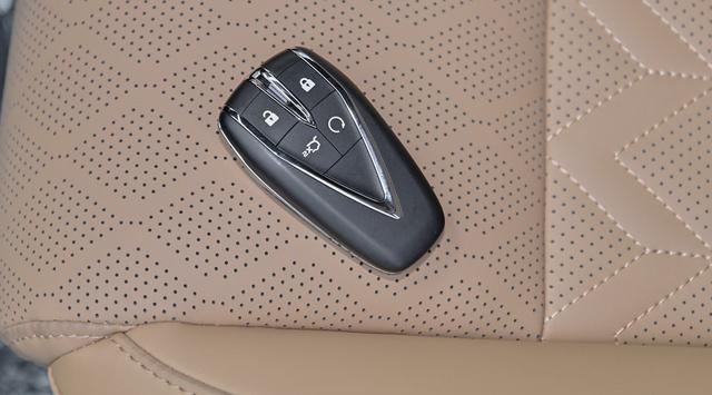 留给特斯拉的时间不多了，长安混动车型来袭，底盘让人又爱又恨？