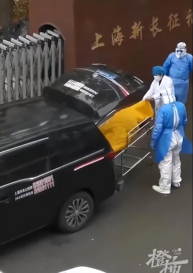 全网愤怒！上海一福利院欲送未死老人火化，人还在动装进裹尸袋？