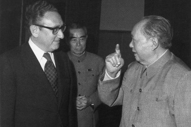 朝鲜军连战连捷，毛主席仍调4个军去东北，基辛格：眼光超越常人