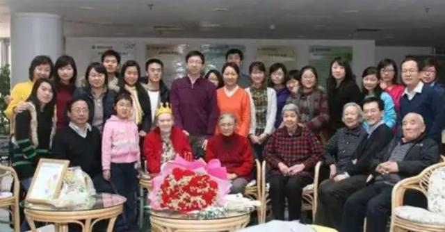 周总理去世21年后，中行查账发现他有笔巨额存款，调查结果感人