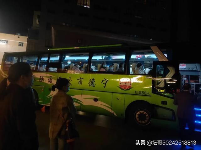 抗疫一直在路上，含泪中祝福他们凯旋归来