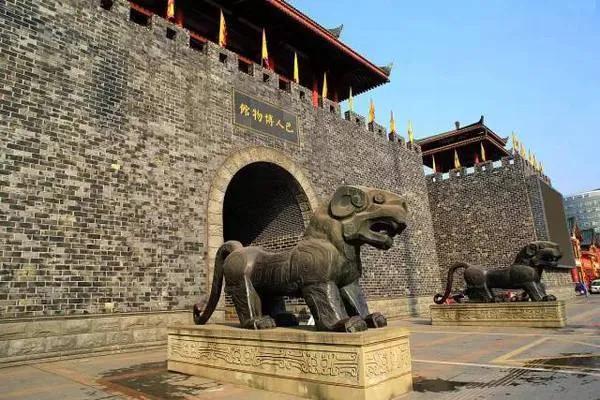 秦国统一六国，秦始皇只是收尾的，那么6代君王中谁的贡献最大
