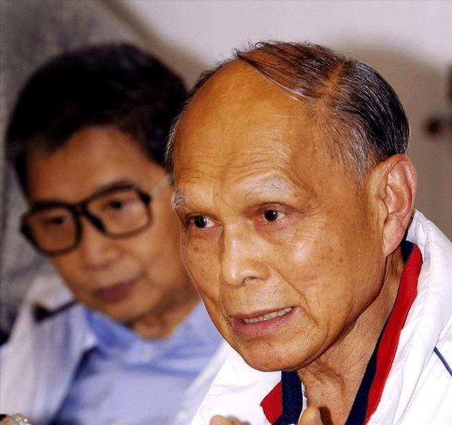 香港单日感染近万例，霍英东家族终于出手，捐款资助港大医学院