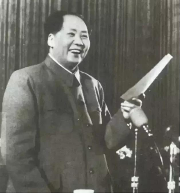 1949年，满族将军径直坐到毛主席身边，毛主席：你可算张作霖余孽