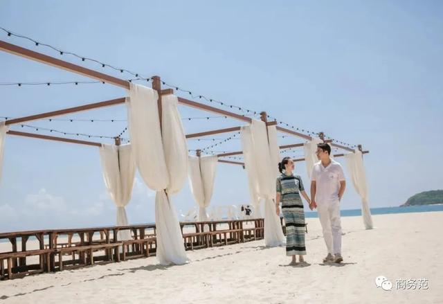 結婚四周年，我們帶女兒穿越回婚禮那一天…