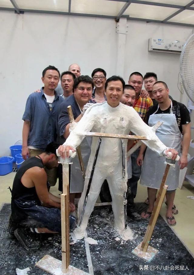 原来男演员都穿假肌肉衣，高伟光、甄子丹都穿，任嘉伦被骂得最惨