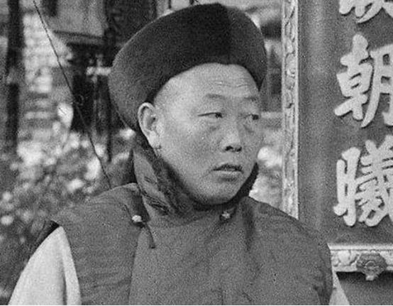 李莲英照片被曝光：面露阴狠，一脸脓包，为何独受“慈禧宠爱”？​