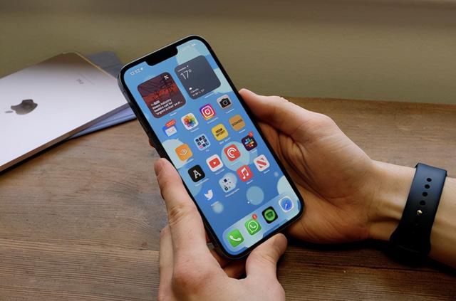 苹果也在打价格战！iPhone12跳水2000元后还值得买吗？