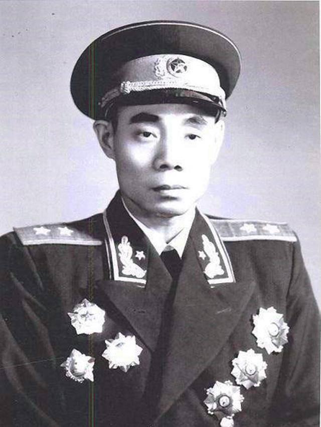 第一批入朝的4位军长，回国后被伟人宴请，领了多少奖金