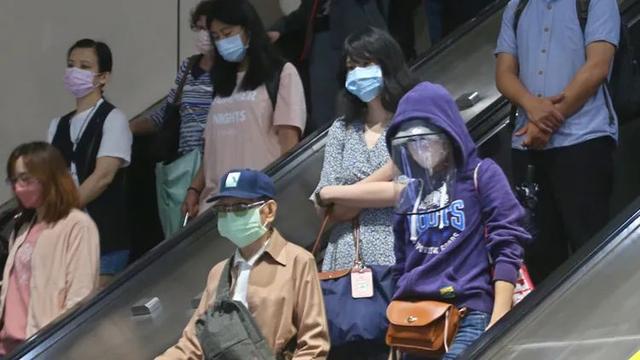 疫情延烧，民进党支持度重挫！台当局：未来确诊人数或破百万……