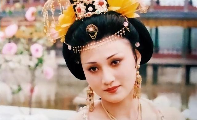 证明,唐朝以胖为美是有道理的,林芳兵版的"杨贵妃"冰肌玉骨,肤若凝脂