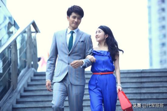 她15岁凭一首歌成名，事业受挫后抑郁爆肥，如今33岁美成这样？