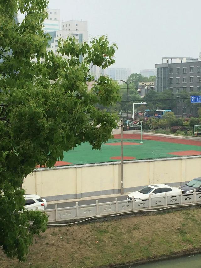 疫情下的陪护人
