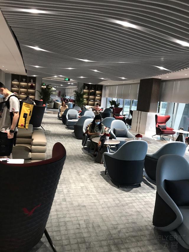 驚喜滿滿！王牌A359墨鏡俠執飛首航，川航還給乘客准備了大禮包