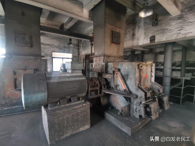 破碎机进料计设计