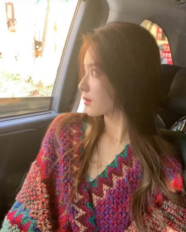 网红孙一宁坐飞机遭偷拍，两人当场互骂还浇奶茶，现场画面曝光