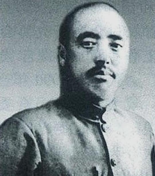 军长李服膺：与日寇激战后归来，定性为擅自撤逃，被连长一枪打死