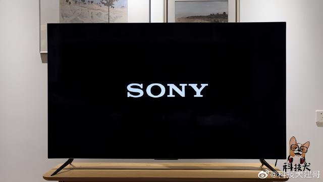 拍看电视的照片怎么拍好看(客厅怎么拍人物照片好看)