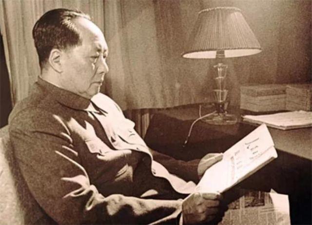 1945年，主席看到美国向日本投下原子弹的报道，为何勃然大怒