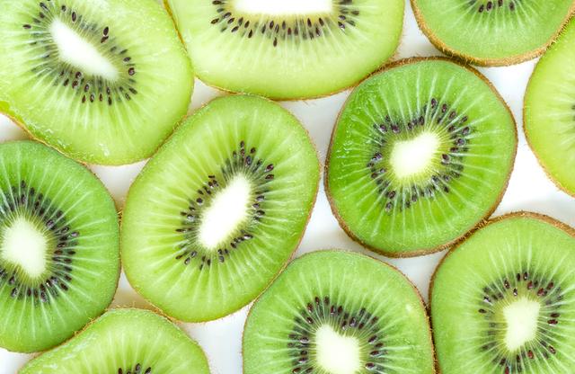 分享一些可以帮助解决便秘问题的水果