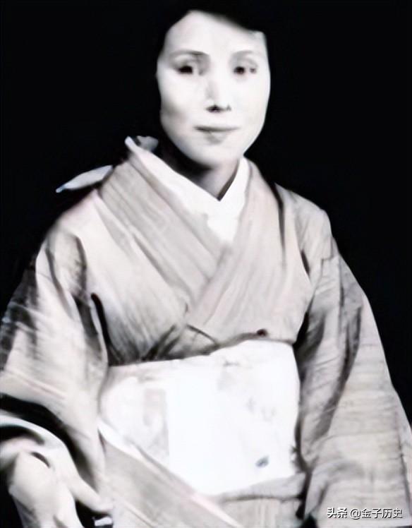 日本女护士嫁中国将军64年，生下歌唱家女儿，女婿更是家喻户晓