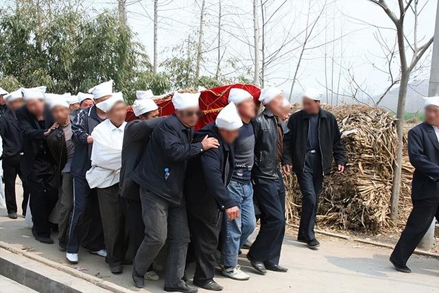 农村老人去世，为什么不在医院，要在最后时刻拉回家里？