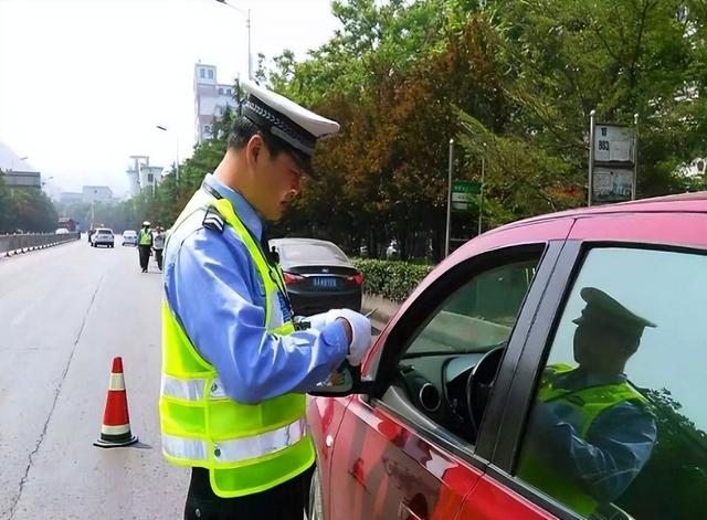 4月1号起，驾照实施“2+2”新规，缩短约考时间，拿证更快速简单