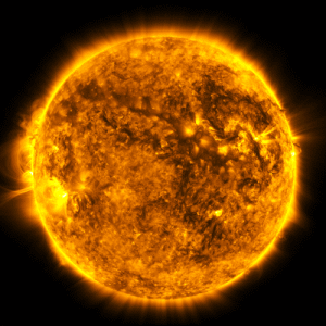 太阳表面温度5500℃，地球都晒热了，为何日地间的太空是冰冷的？