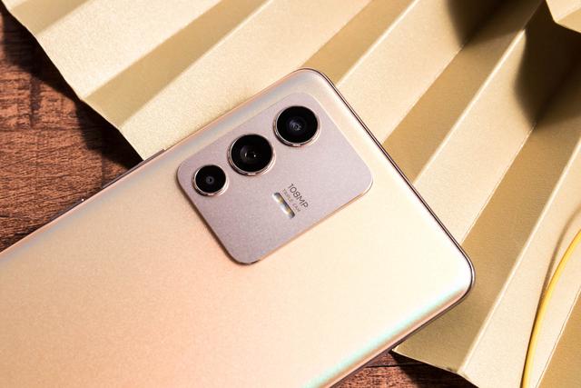 性能全面升级，vivo S12系列带来更好体验，颜值出众手感好