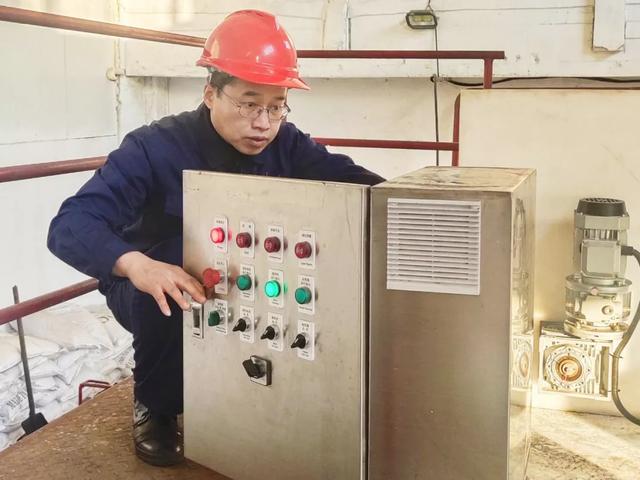 包含加压过滤机排料仓的词条