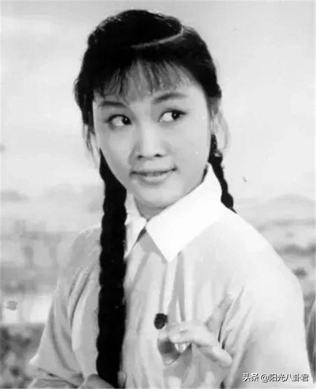 77岁李谷一第20次上春晚，背后的故事是沧桑，母女不亲、师生不和