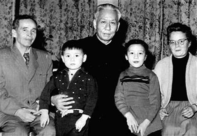 2019年刘少奇三子病逝，丧事低调处理，妻子献花圈：夫君一路走好