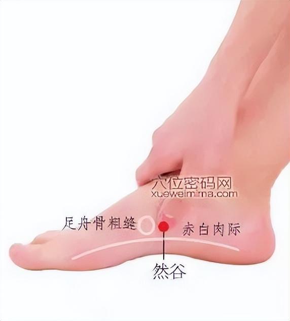糖尿病的“源头”已揭秘，别再冤枉甜食了，医生：请马上从饭桌上撤离