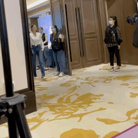 想不到2022年一开始，殷桃和袁泉，就给娱乐圈许多演员，做了表率