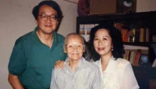 陈乔年牺牲66年后遗腹女被找到，墓碑前跪地痛哭：爸，我来看你了