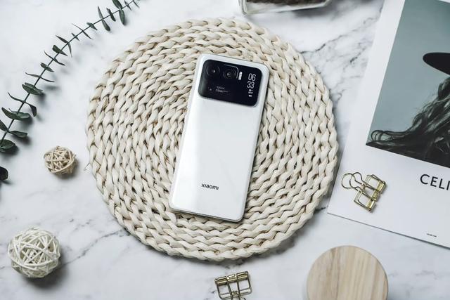 降价后的小米11 Ultra对比小米12，在4000价位，谁更值得买？