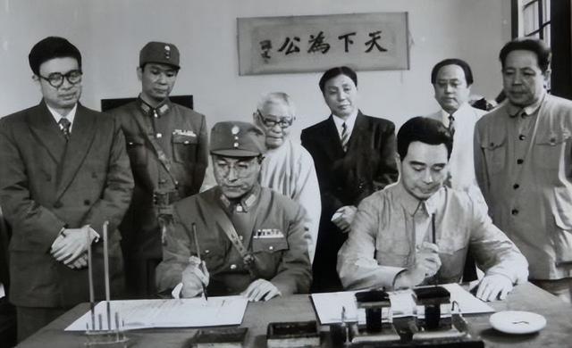重庆谈判时，蒋介石决定让毛主席担任新疆省长，主席的回应真高明