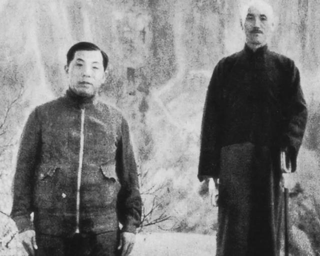 1975年蒋介石逝世，张学良苦想3天挽联，葬礼上留16字意味深长