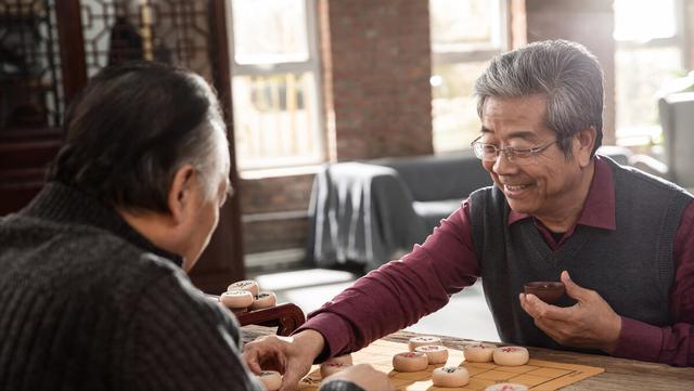 有老人找保姆的吗(找保姆工作照顾老人)