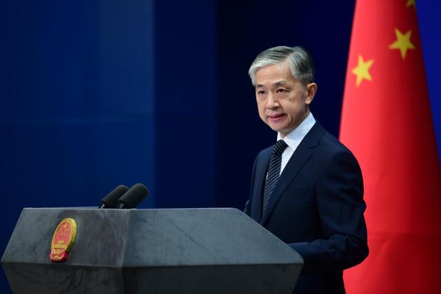 乌克兰局势愈演愈烈，美国逼迫中国选边站，外交部的回应充满智慧