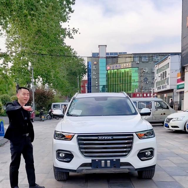 哈弗h6后保险杠多少钱一个，20年9月上牌哈弗H6自动挡豪华版！喜欢的老铁可以下手...
